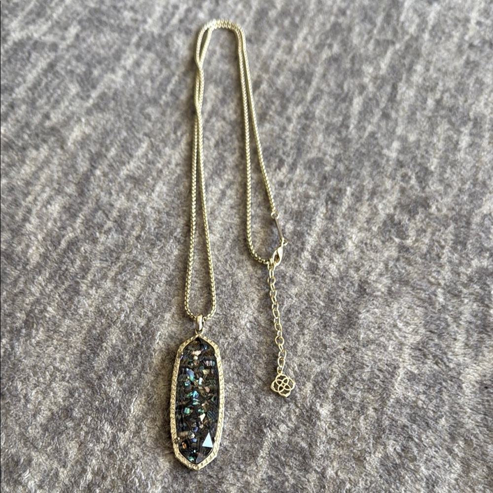 Kendra Scott Elegant Gold Pendant Necklace